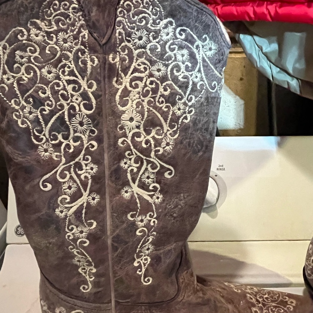 Hardly worn woman’s embroidered cowboy boots